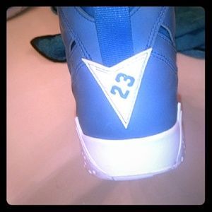 I am selling jordan retro 7 in university blue